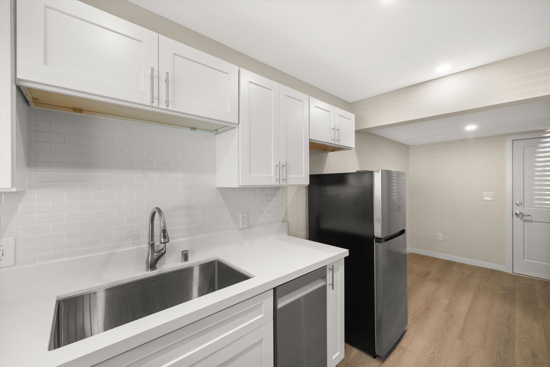 Riverside Apartment: 3996 Iowa Ave