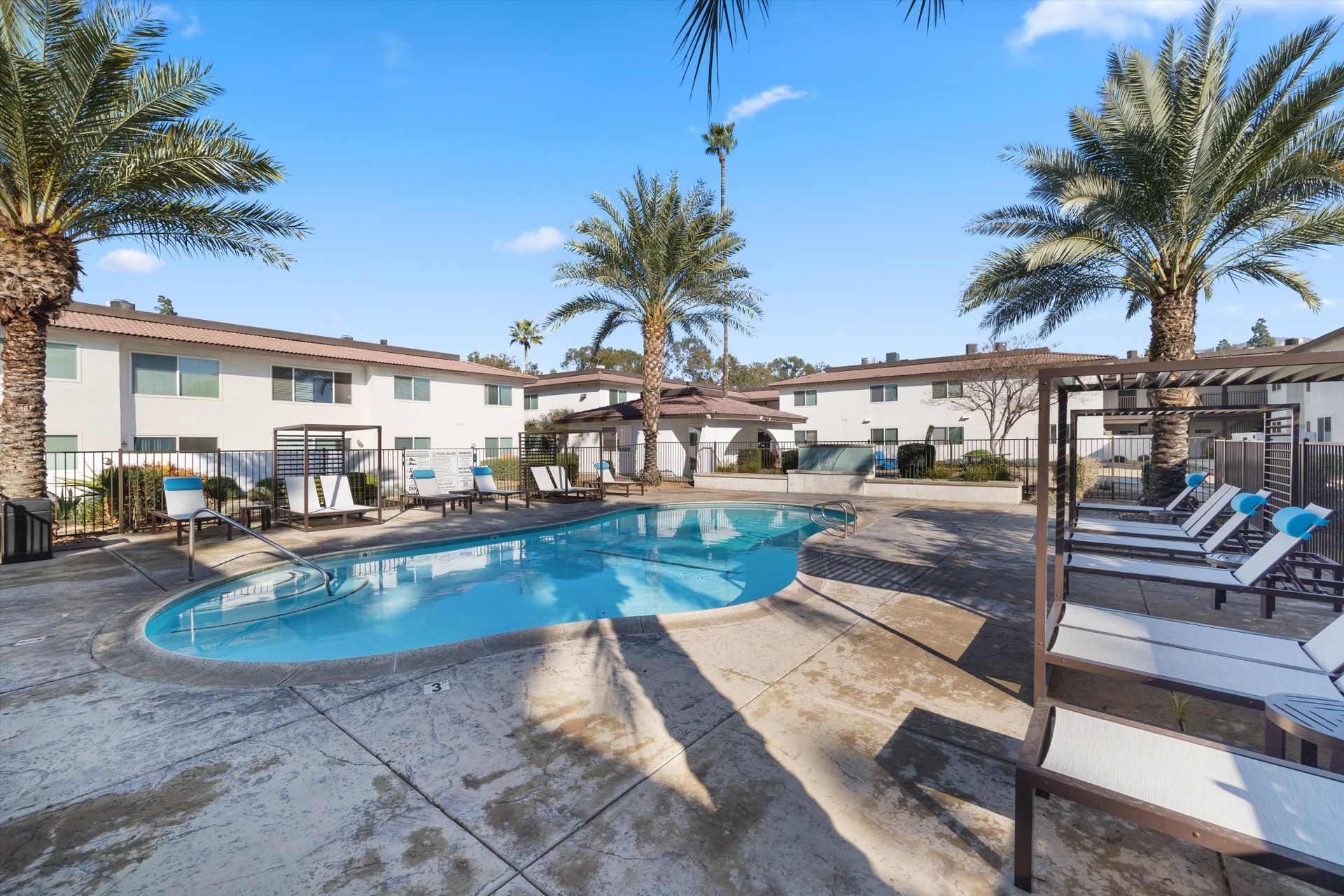 Riverside Apartment: 3996 Iowa Ave