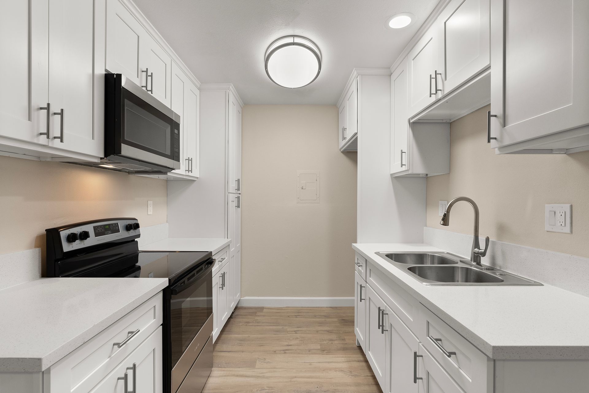 Riverside Apartment: 8112 Magnolia Ave.