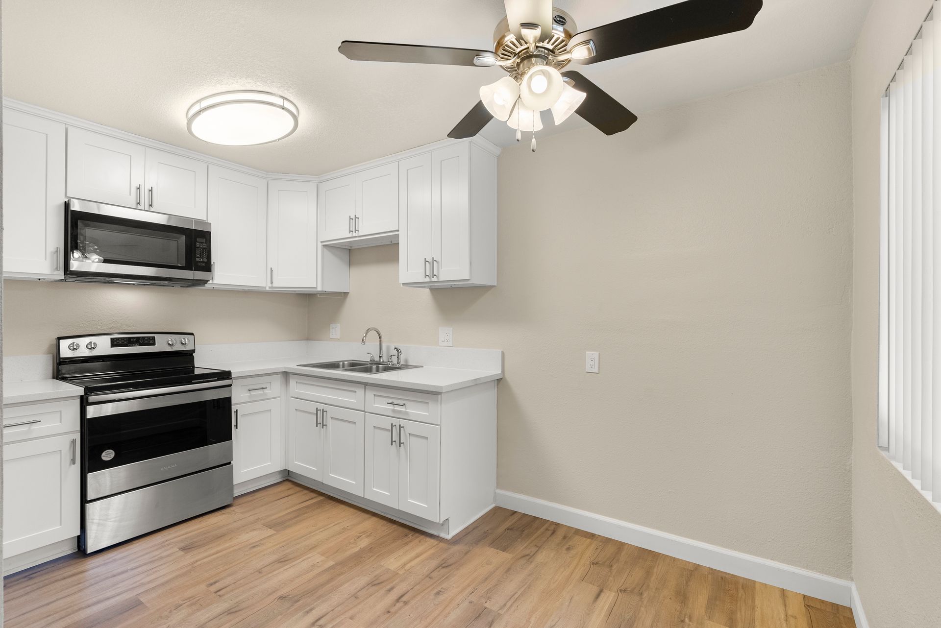 Riverside Apartment: 2005 W Linden Street