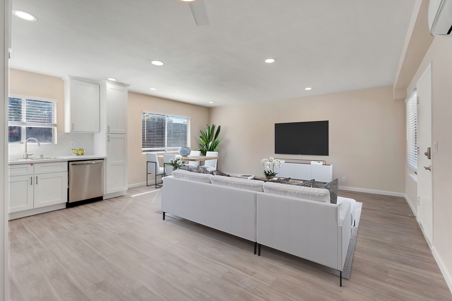 Redlands Apartment: 711 Brookside Ave