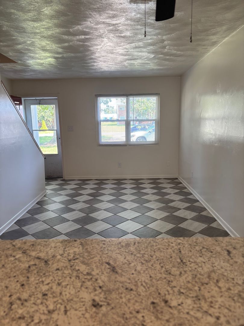 Washington Townhome: 940 Runyon Rd