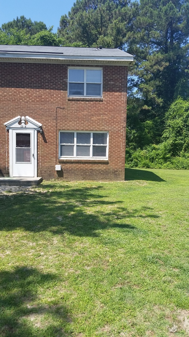 Washington Apartment: 940 Runyon Rd