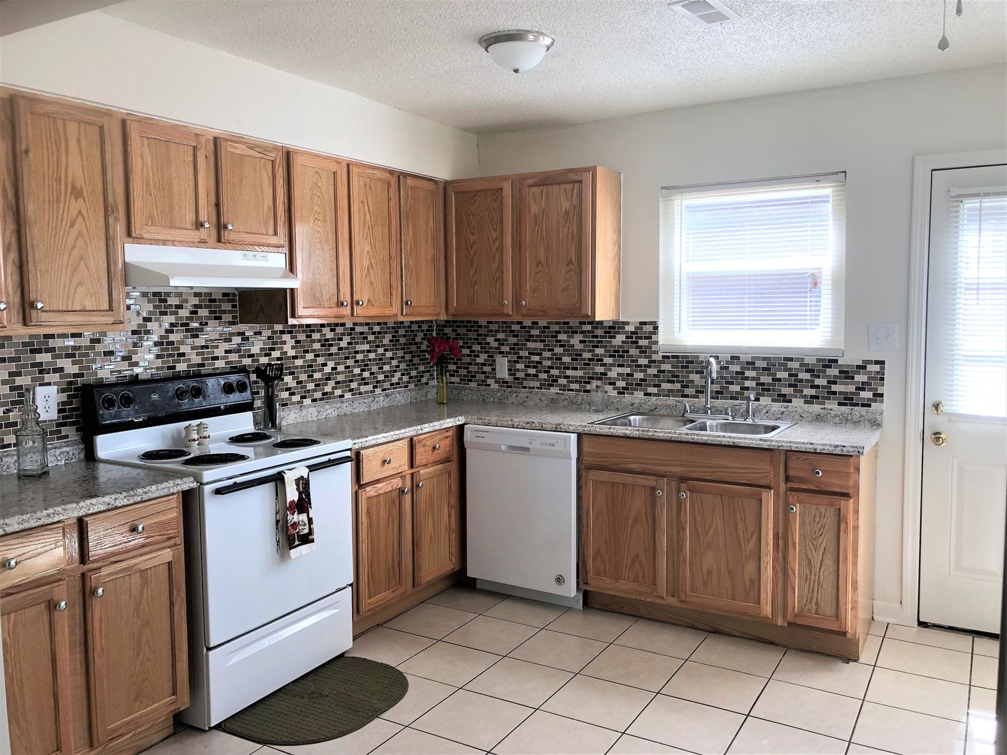 Washington Apartment: 940 Runyon Rd