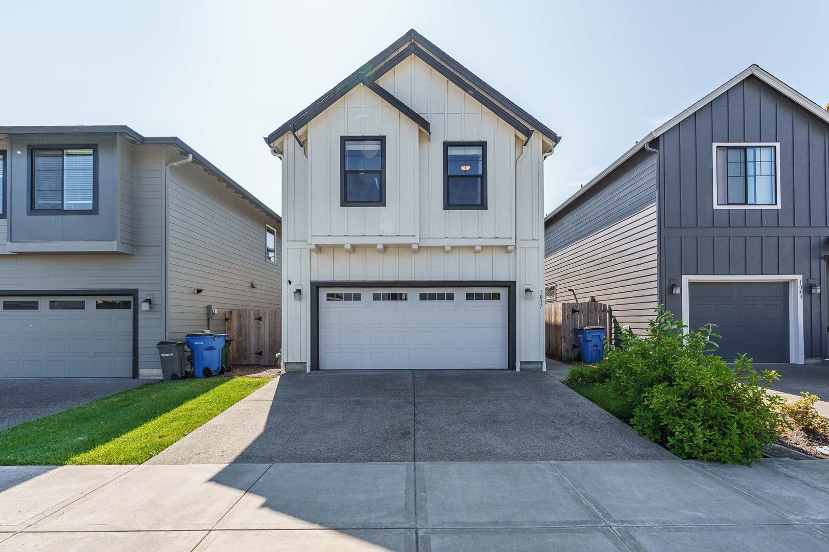 Ridgefield House: 1037 N Fairhope Place