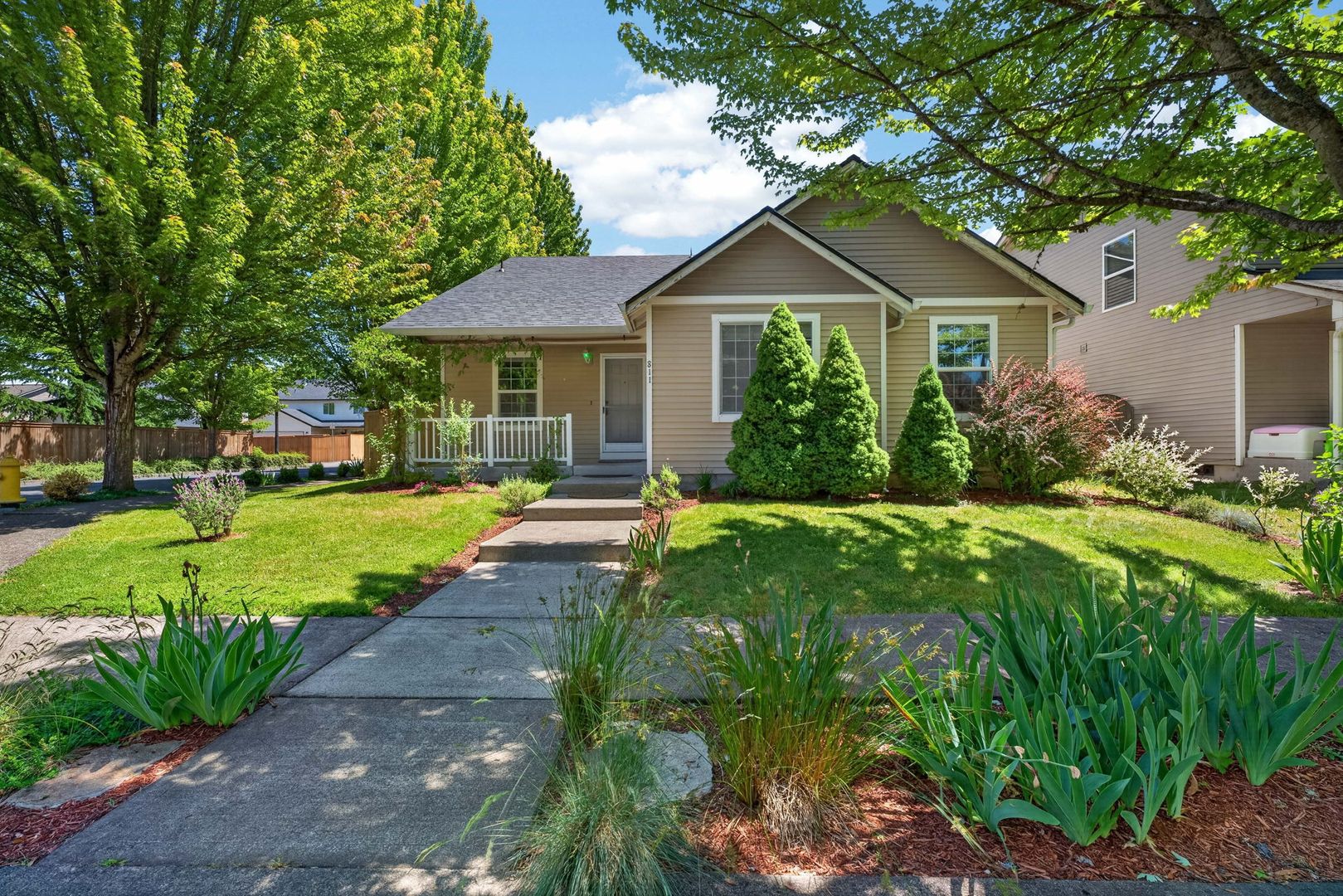 Battle Ground House: 811 NW 16th Avenue