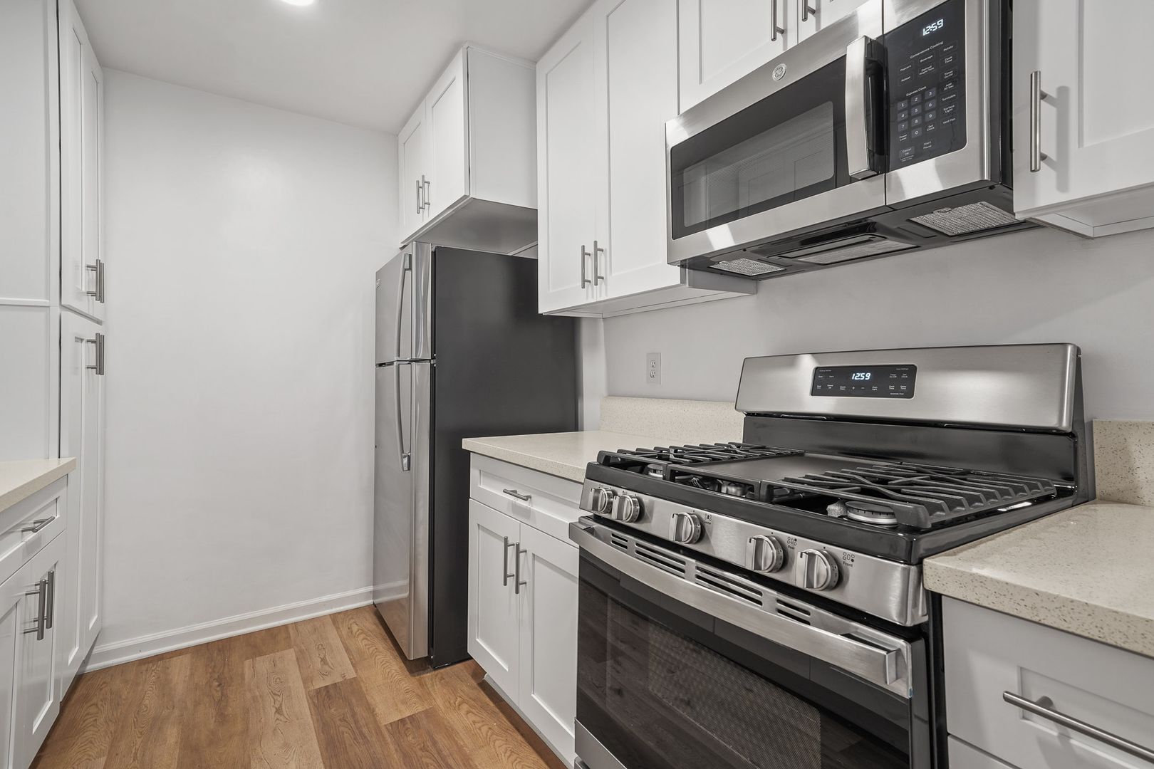 West Hollywood Apartment: 911 Havenhurst Drive