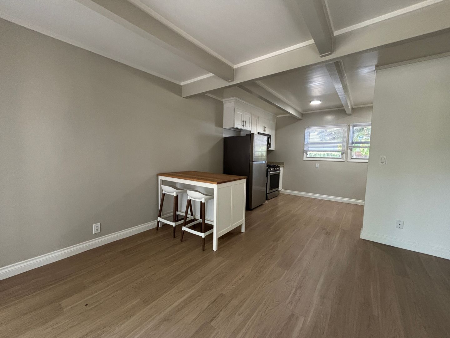 Los Angeles Apartment: 7366 W Manchester Ave