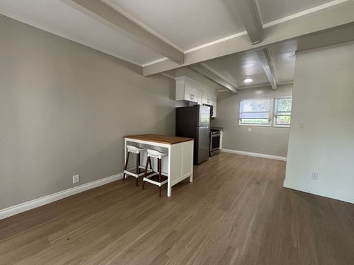Stylish & Spacious 2br and 1 bath! ONE MONTH FREE! – photo 1
