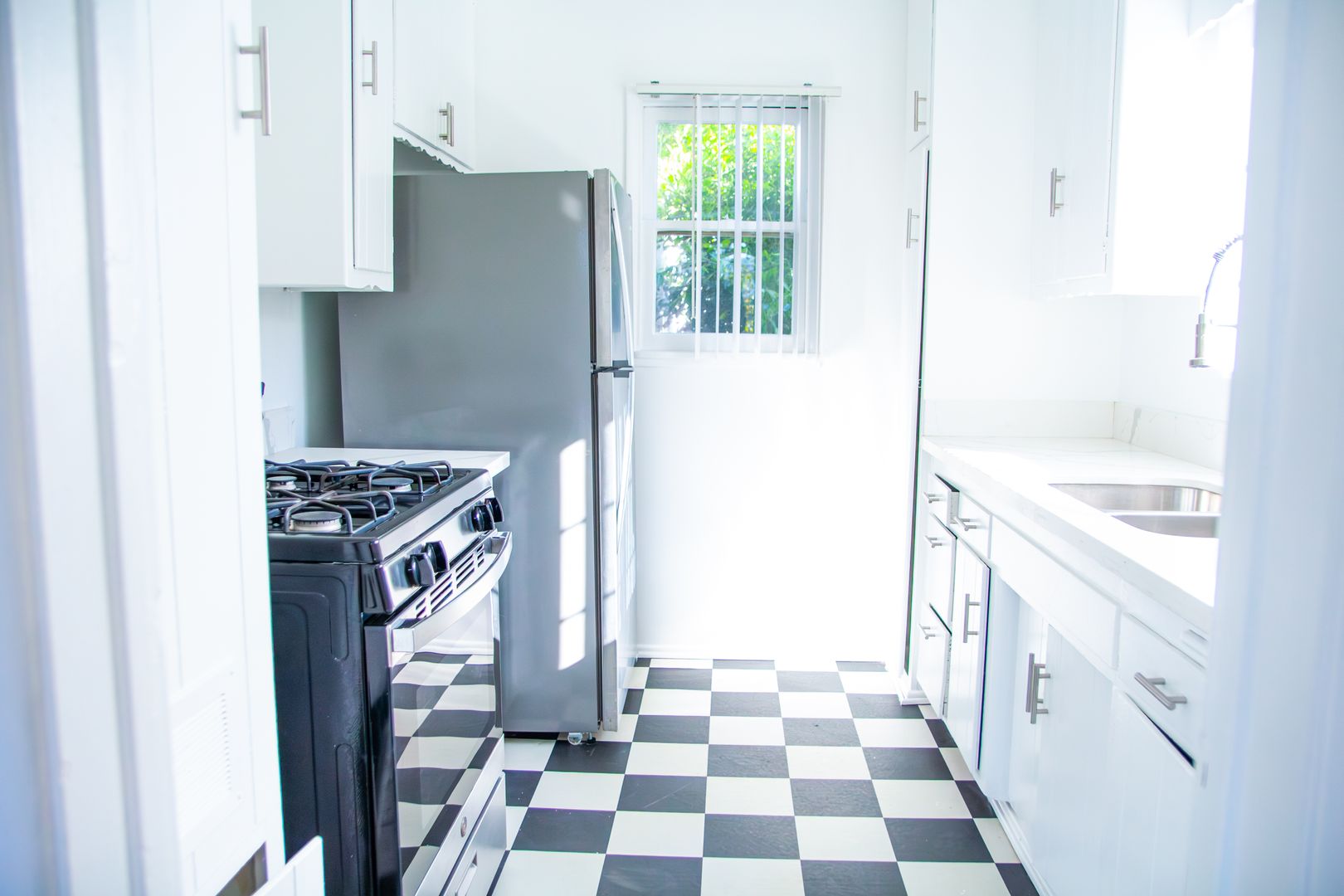 Valley Village Apartment: 5318 Radford Ave