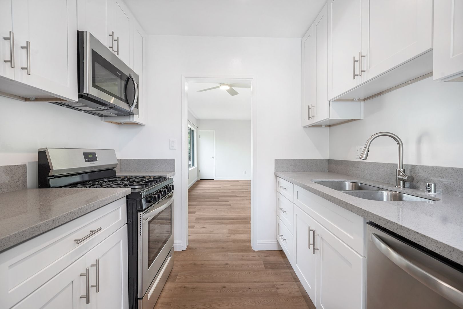 West Hollywood Apartment: 911 Havenhurst Drive