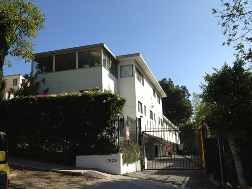 Charming Mid-Century Studio in Gated Complex - One month Free! – photo 1