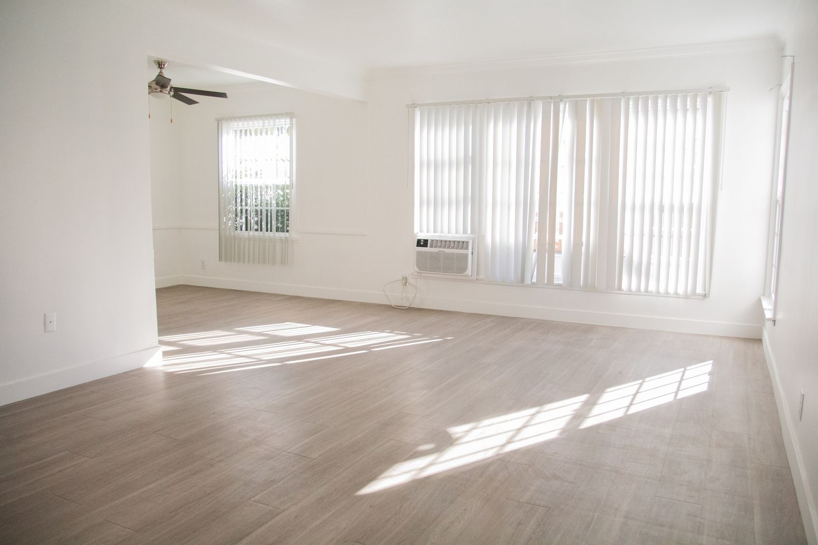 Valley Village Apartment: 5318 Radford Ave