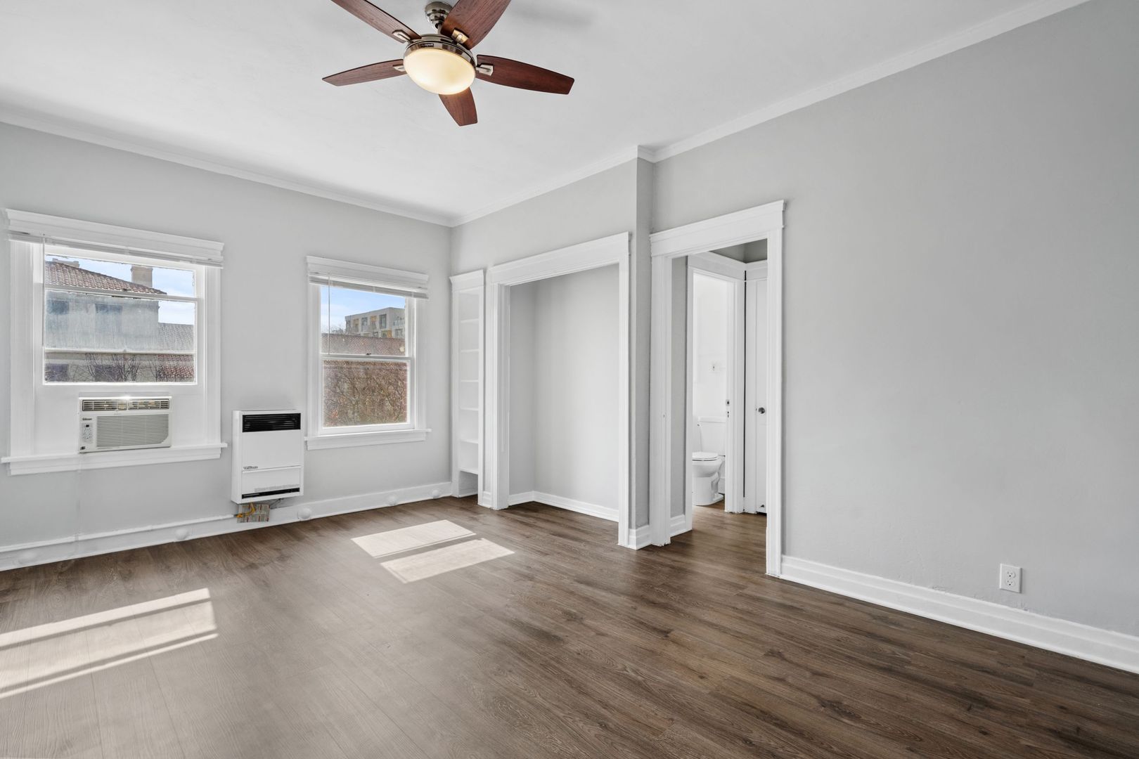 Los Angeles Apartment: 1611 Schrader Blvd