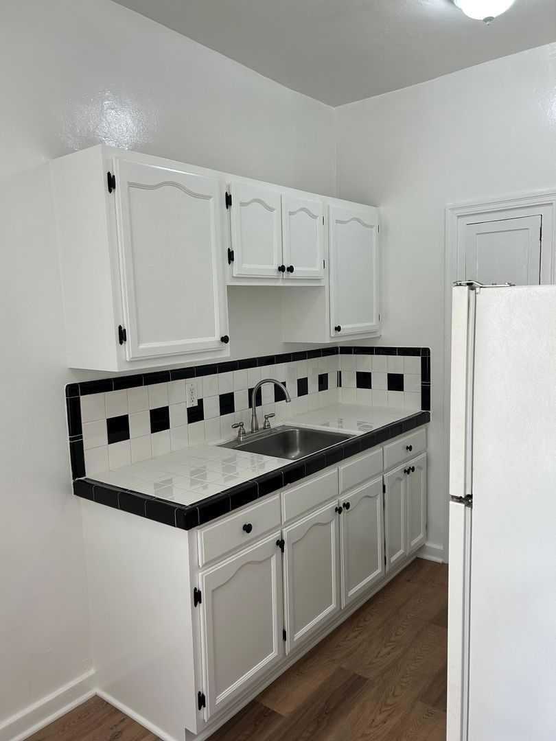 Los Angeles Apartment: 4408 E Lockwood Ave