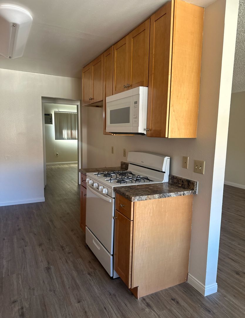 Bellflower Apartment: 16310 Cornuta Ave