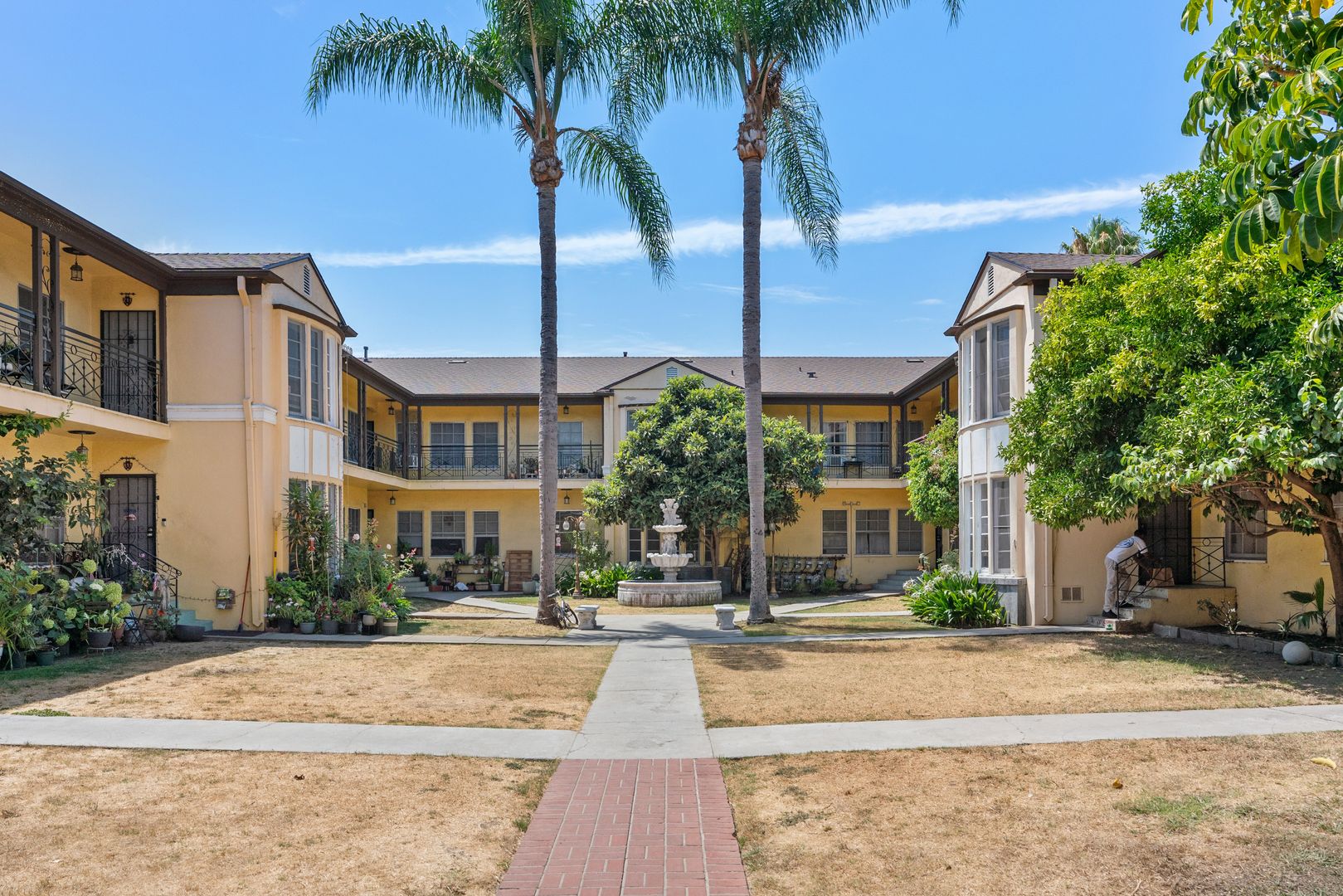 Los Angeles Apartment: 1019 S Westmoreland Ave Apt 201