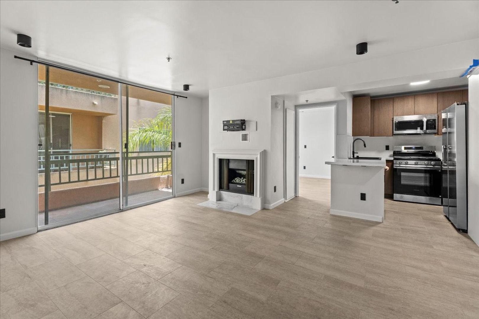 Los Angeles Apartment: 1215 N Sycamore Ave