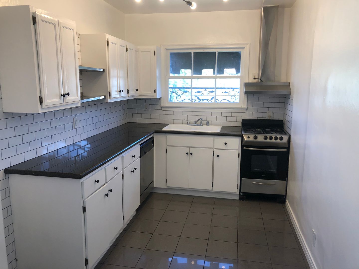 Los Angeles Apartment: 1029 S Westmoreland Ave Apt 201