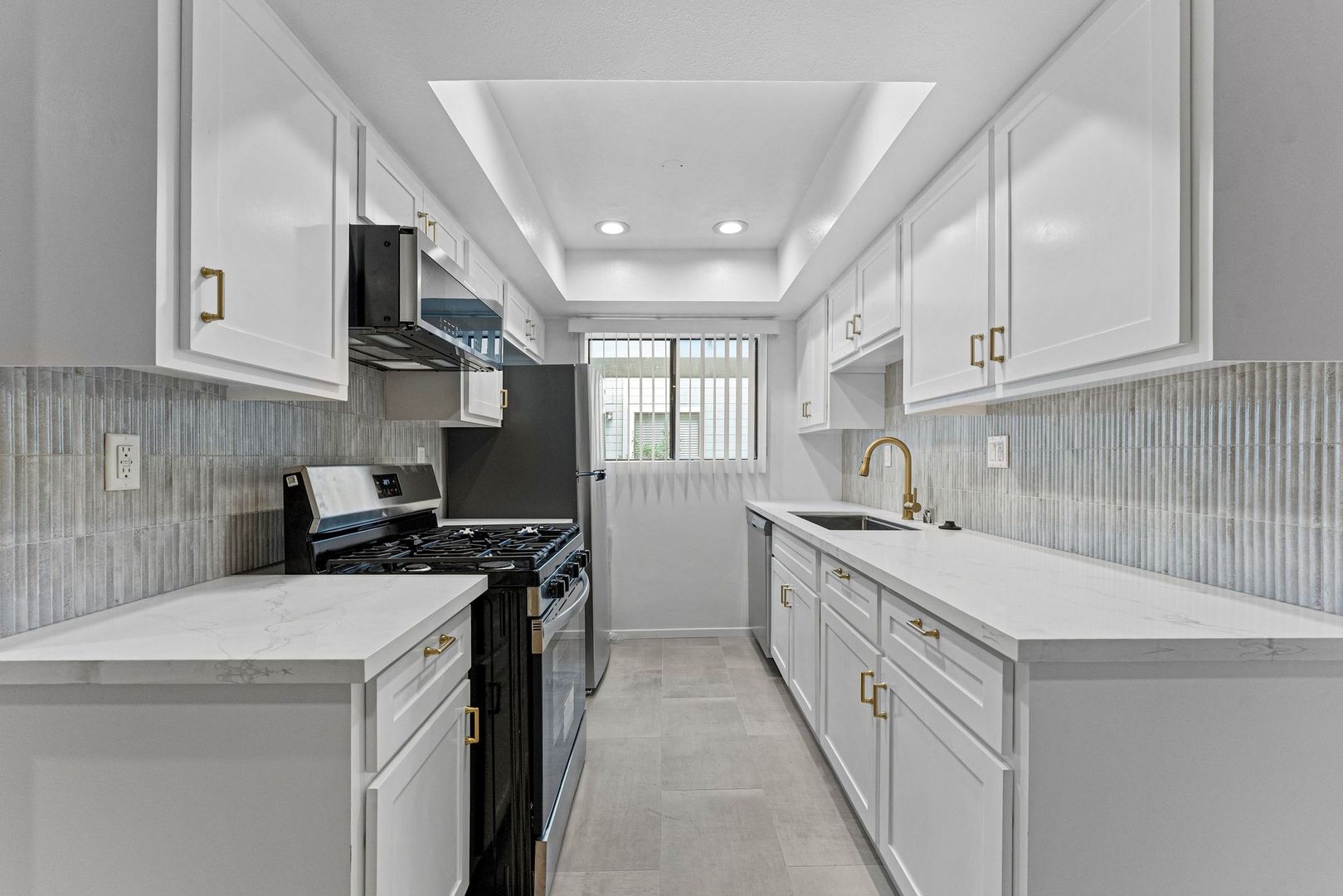 Burbank Apartment: 1815 W Alameda Ave