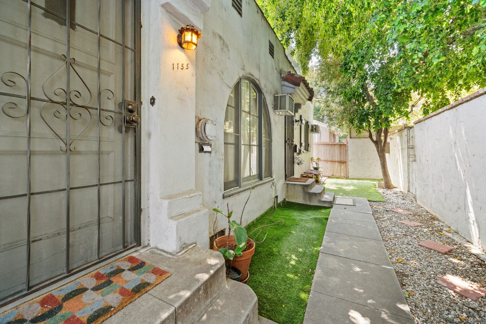 Los Angeles Apartment: 1153 - 1157 N Wilcox Ave & 6470 Lexington Ave