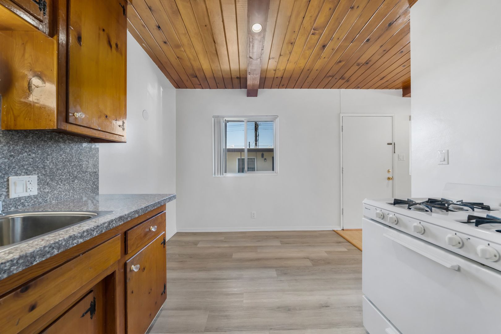 Glendale Apartment: 1011-1013 Winchester Ave