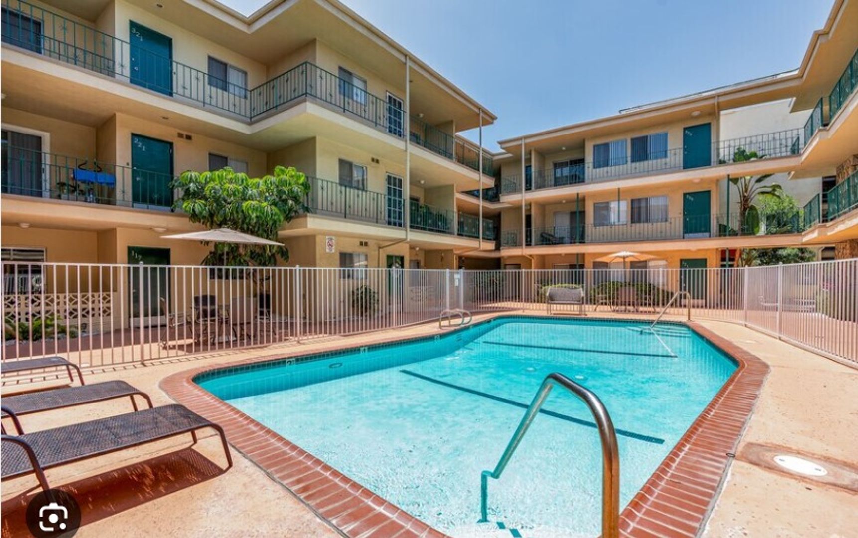 Encino Apartment: 5452 Lindley Ave