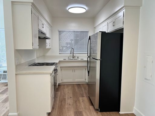 GORGEOUS ONE BEDROOM in the Heart of BURBANK – photo 1