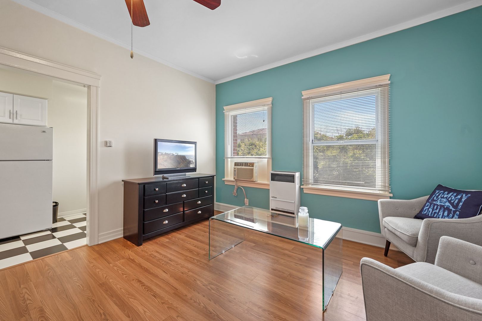 Los Angeles Apartment: 1611 Schrader Blvd