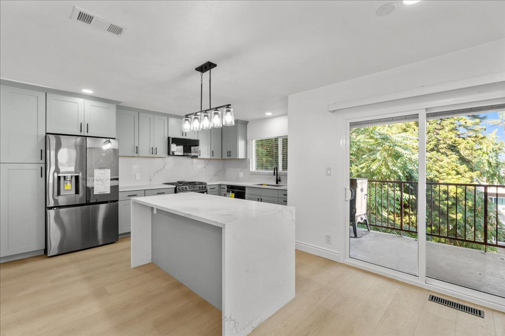 Studio City Apartment: 3901-3905 Vineland Ave