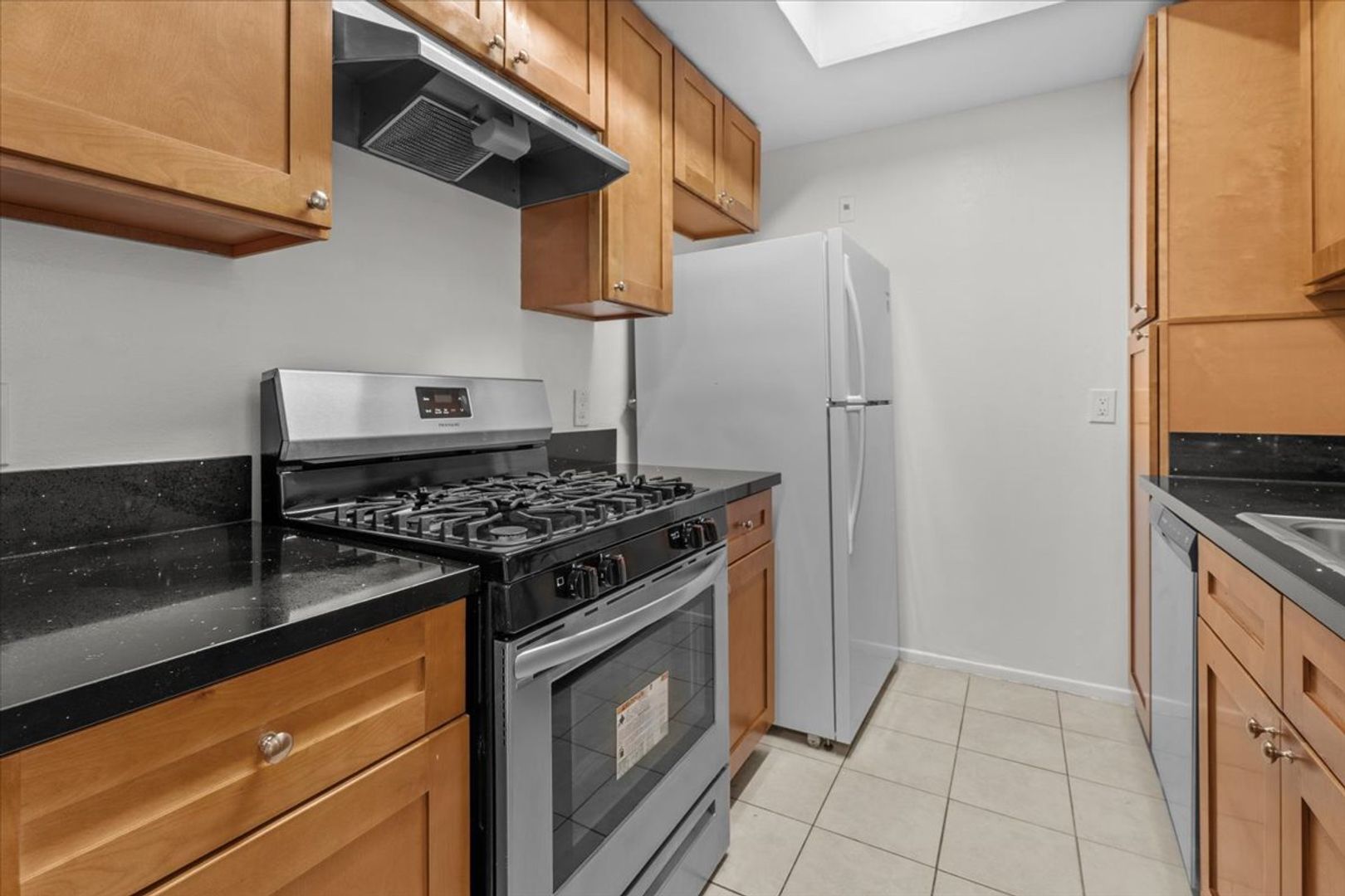 Los Angeles Apartment: 22711 Del Valle St