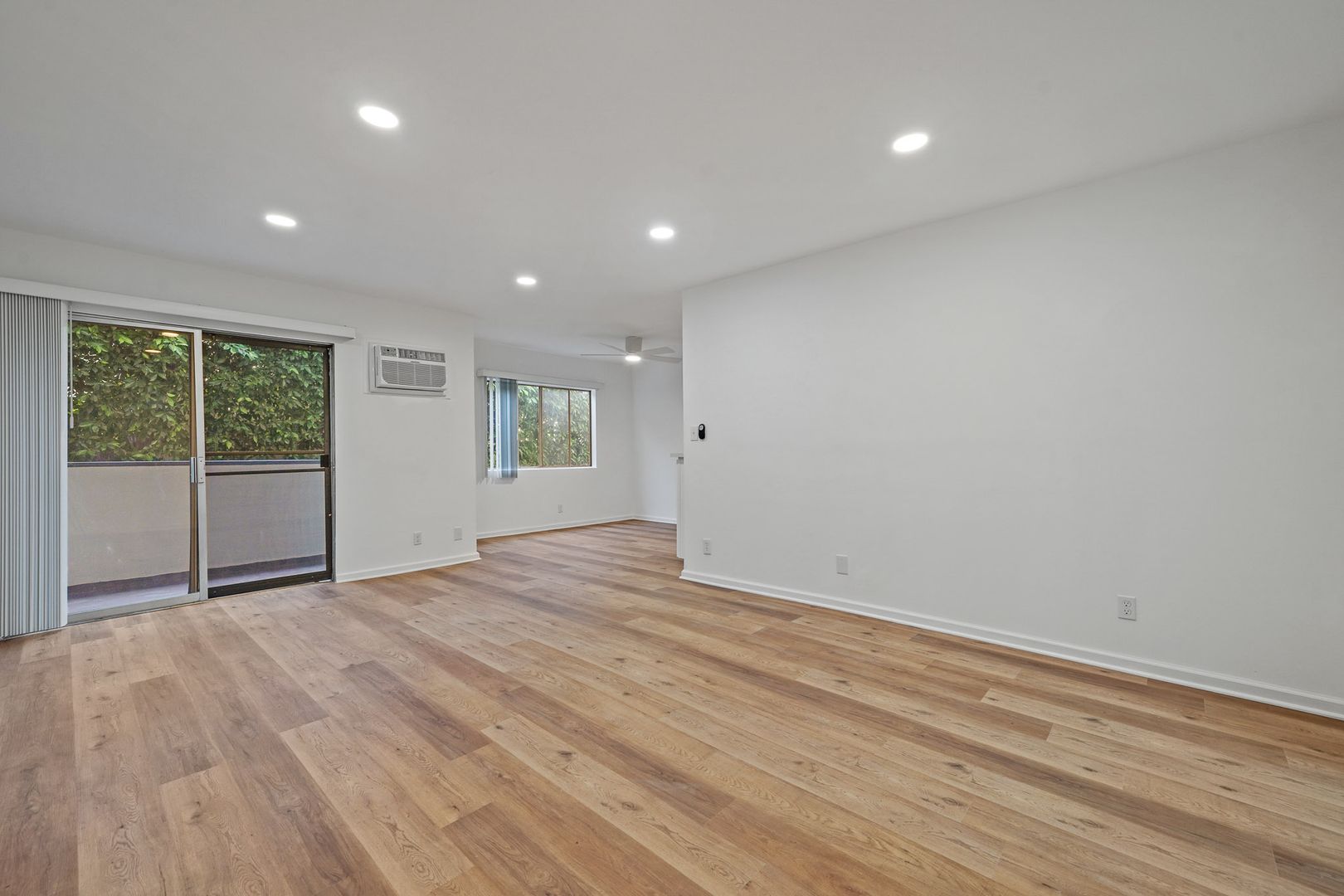 West Hollywood Apartment: 911 Havenhurst Drive