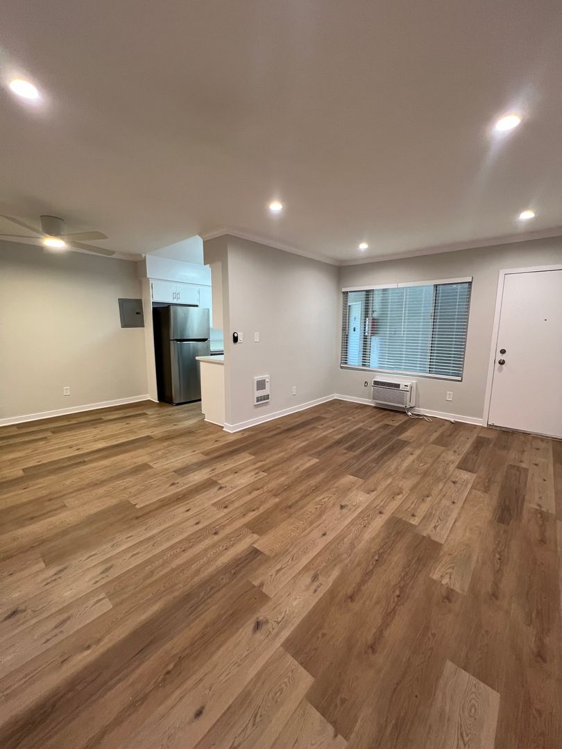 Burbank Apartment: 118 S Cordova St