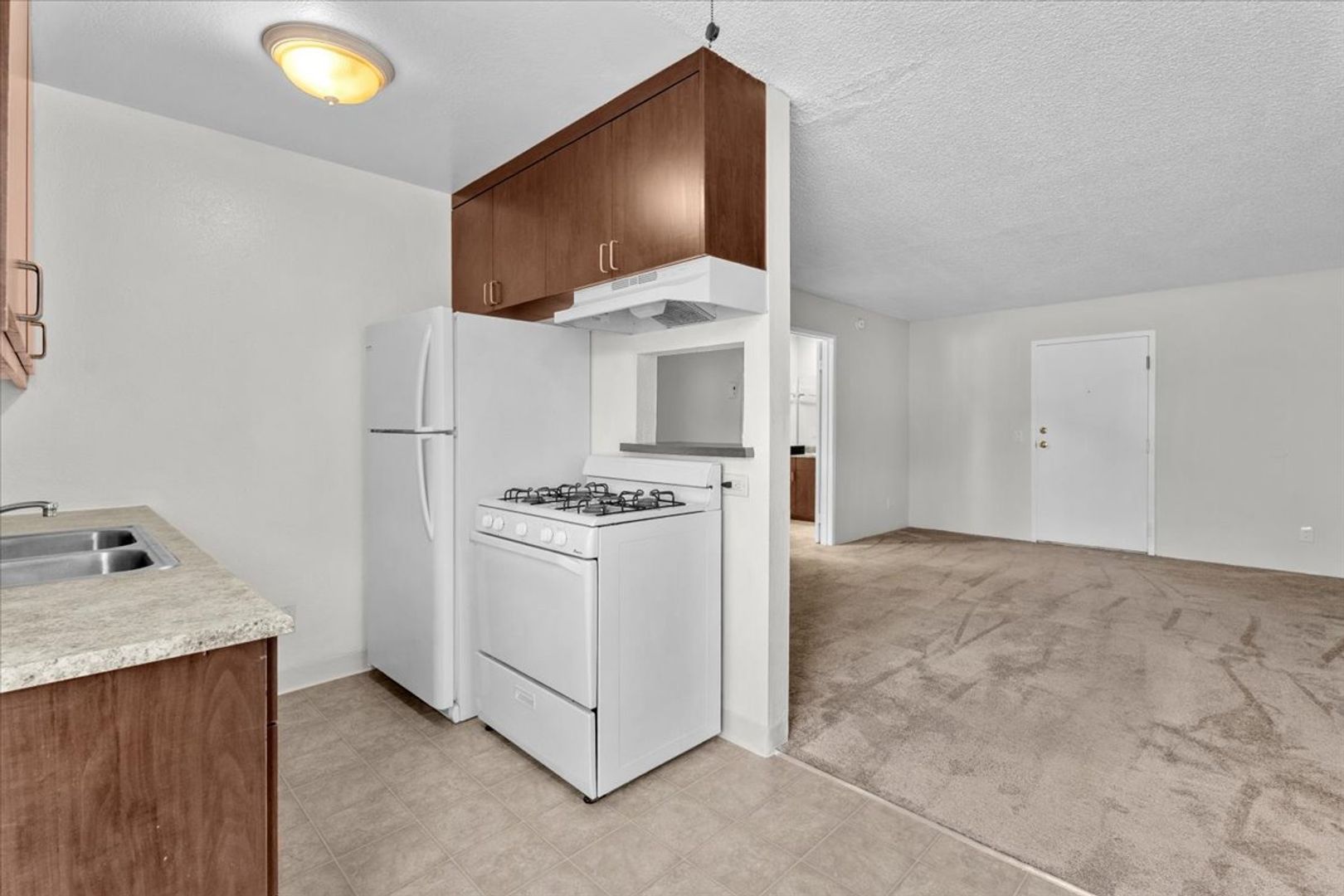 Canoga Park Apartment: 6831 Independence Ave