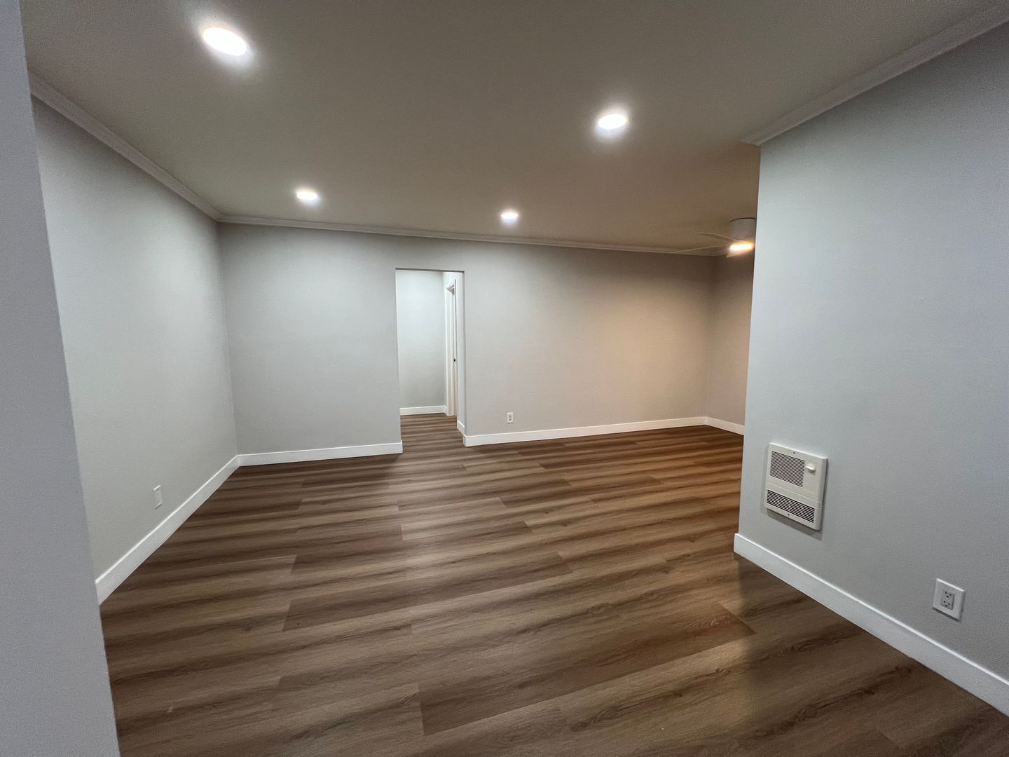 Burbank Apartment: 118 S Cordova St