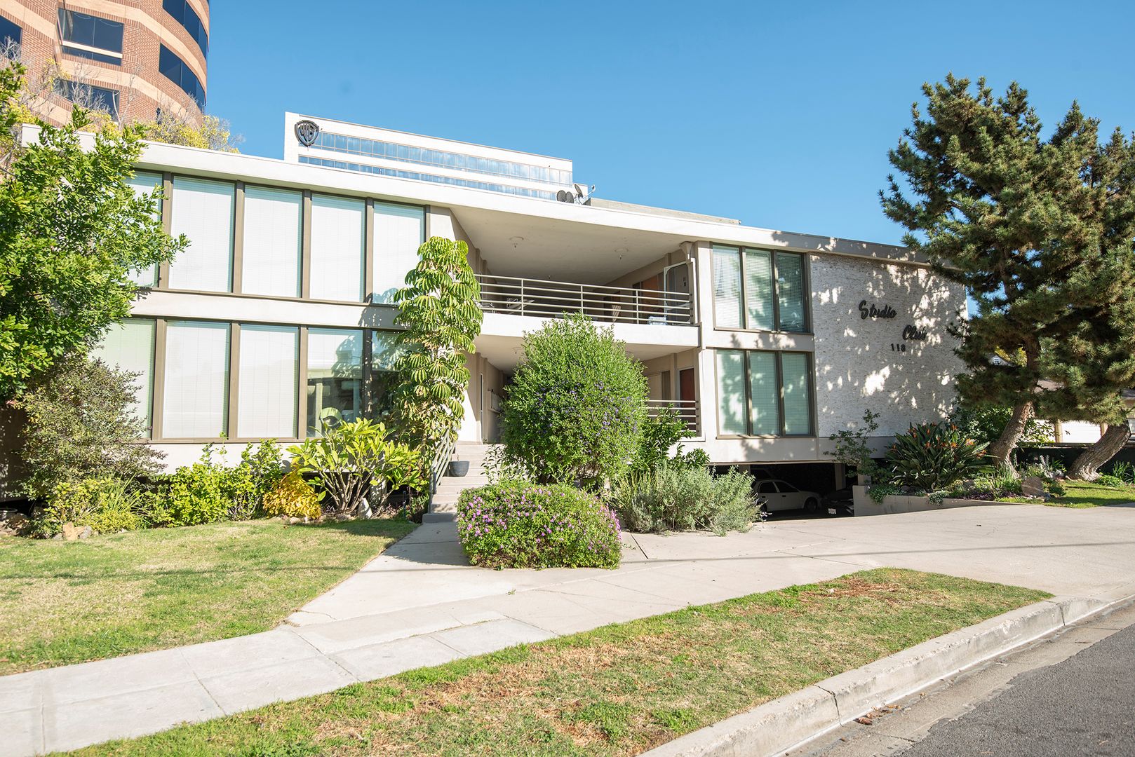 Burbank Apartment: 118 S Cordova St