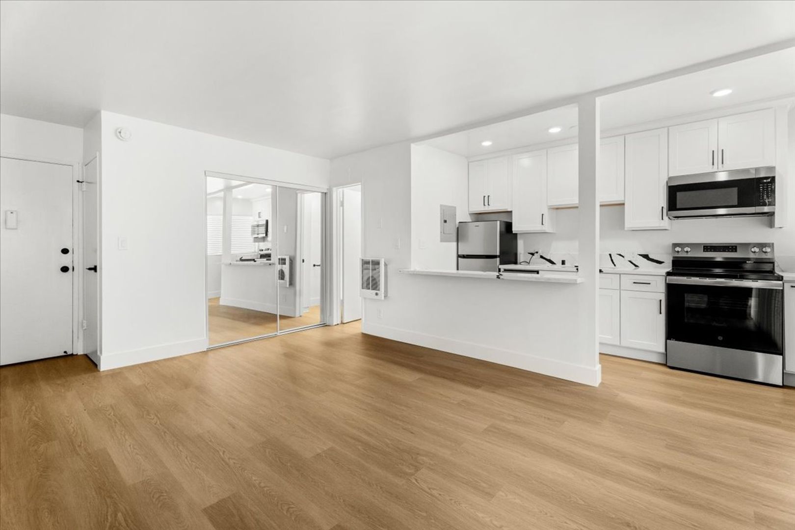 Burbank Apartment: 470 E. Angeleno Ave