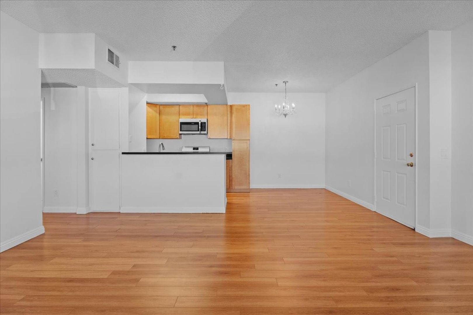Los Angeles Apartment: 22711 Del Valle St