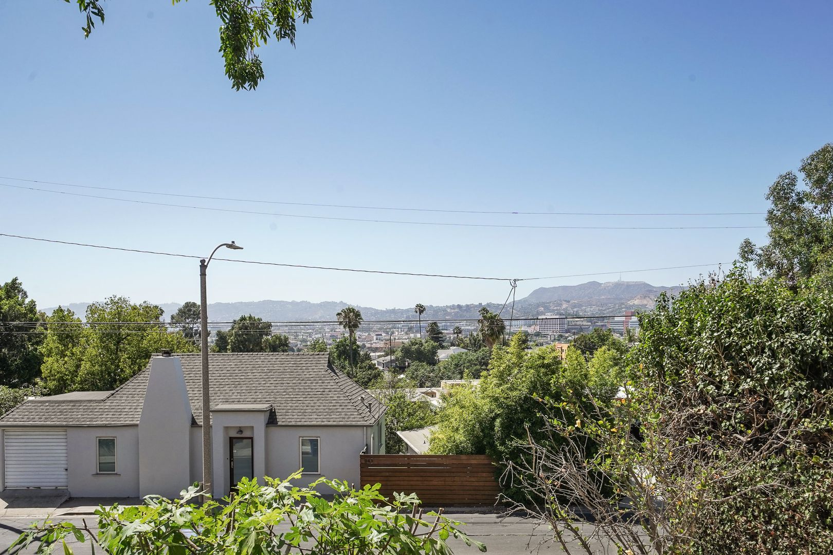 Los Angeles Apartment: 944 Maltman Ave