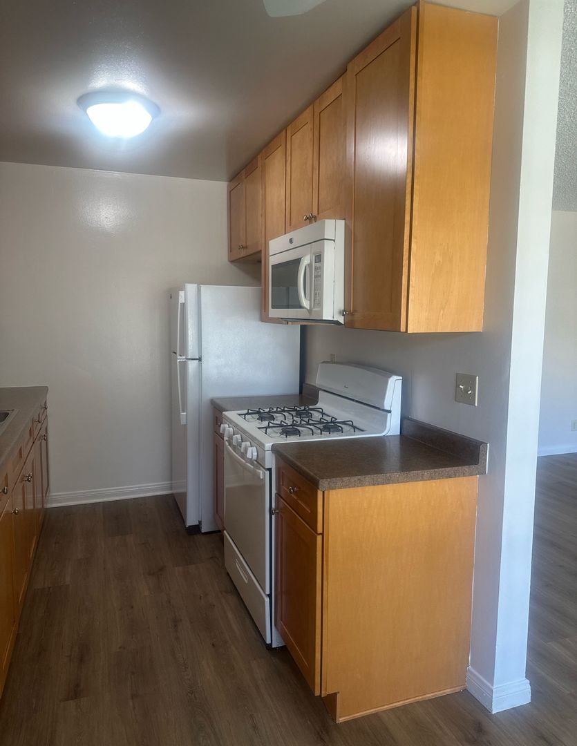 Bellflower Apartment: 15527 Woodruff Ave