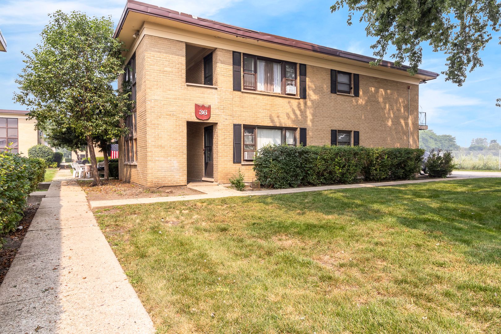 Northlake Apartment: 36 King Arthur Ct