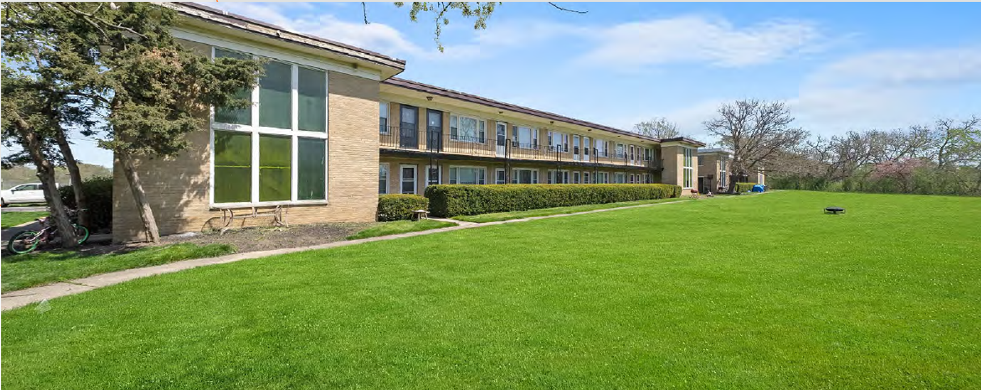 Northlake Apartment: 43 King Arthur Ct