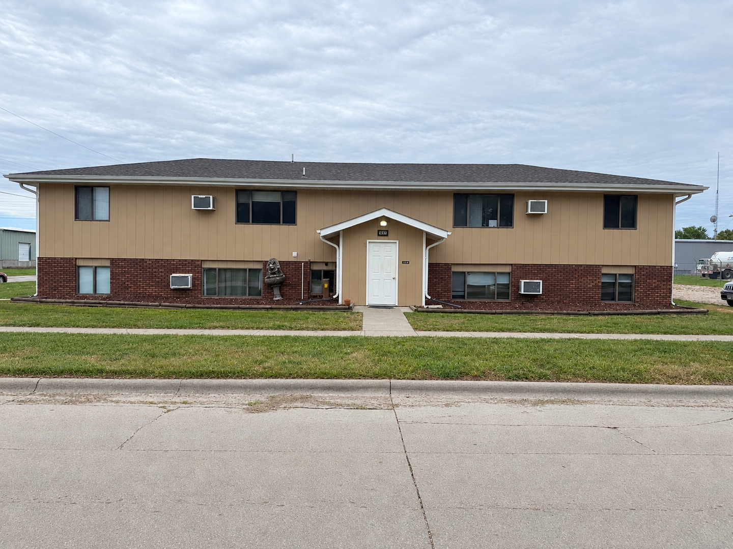 Norfolk Apartment: Jamestown Apts