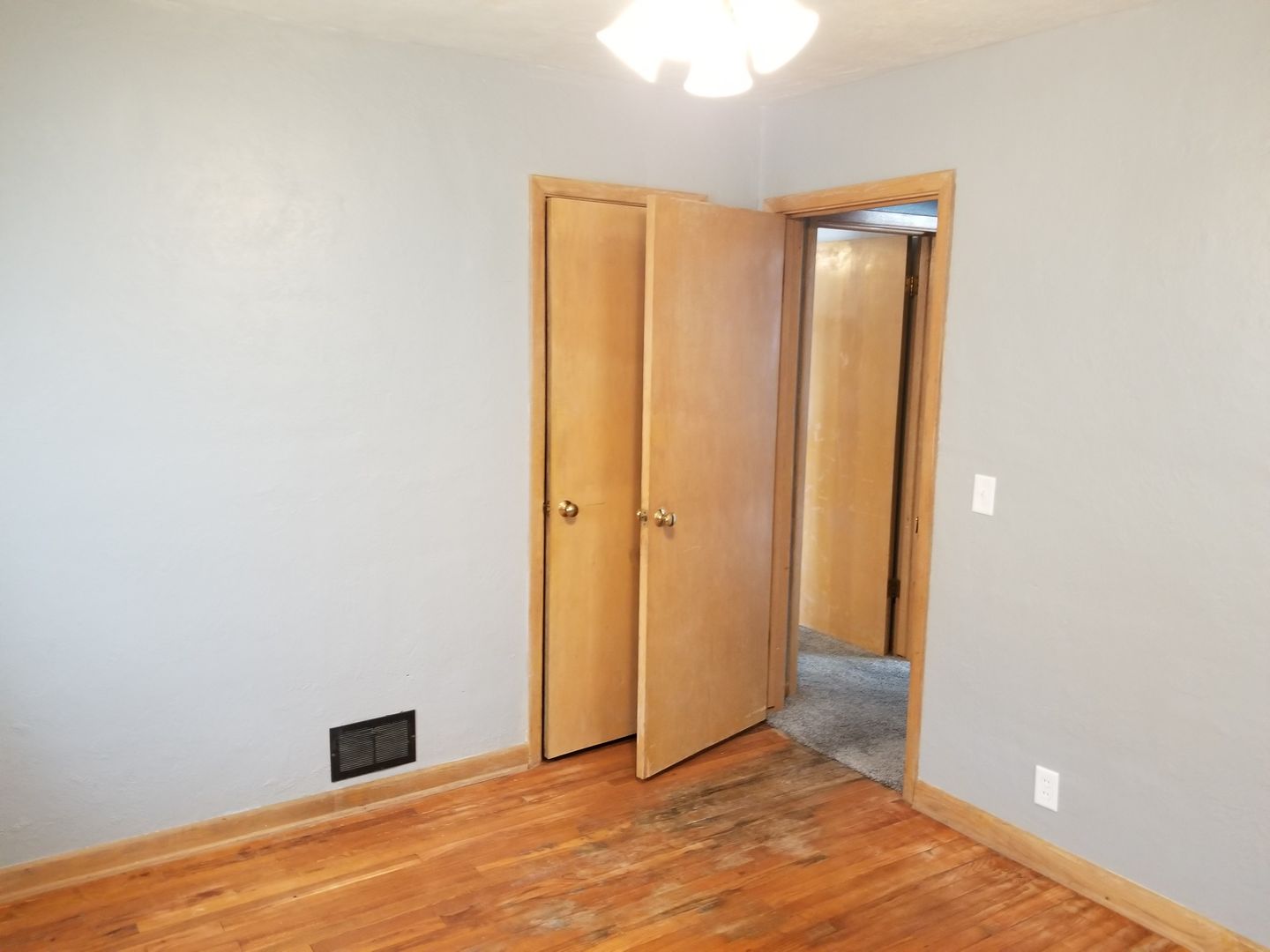 513 W Walnut Ave, Norfolk, NE 68701