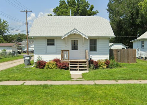 Spacious 3 Bedroom, 2 Bathroom house!