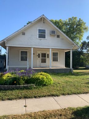3 bedroom, 1 bath Main Floor located in Southern Norfolk!