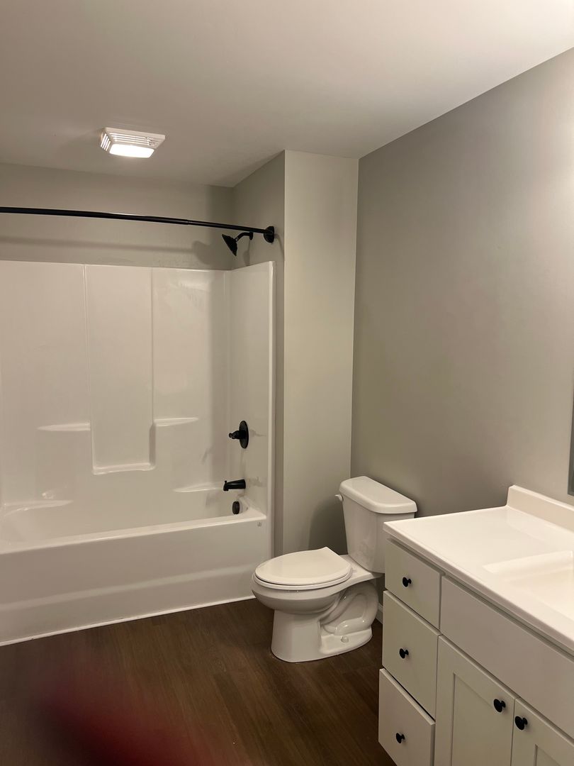 Marble Hill Apartment: 802 Crown Street
