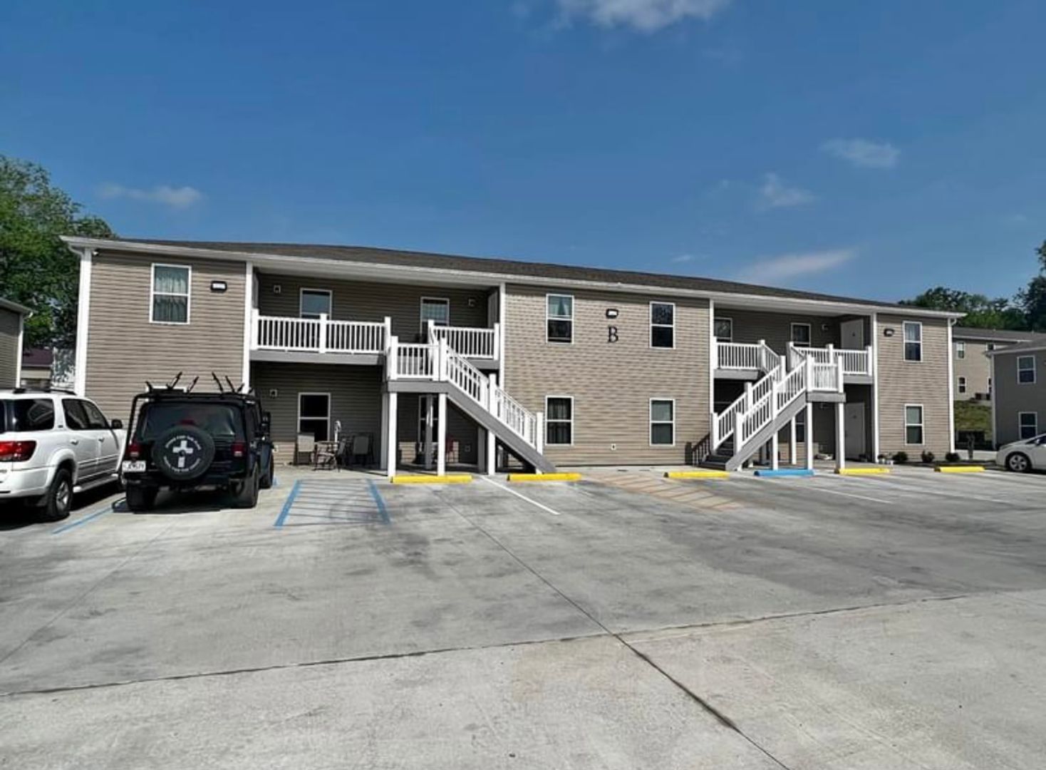 Marble Hill Apartment: 802 Crown Street