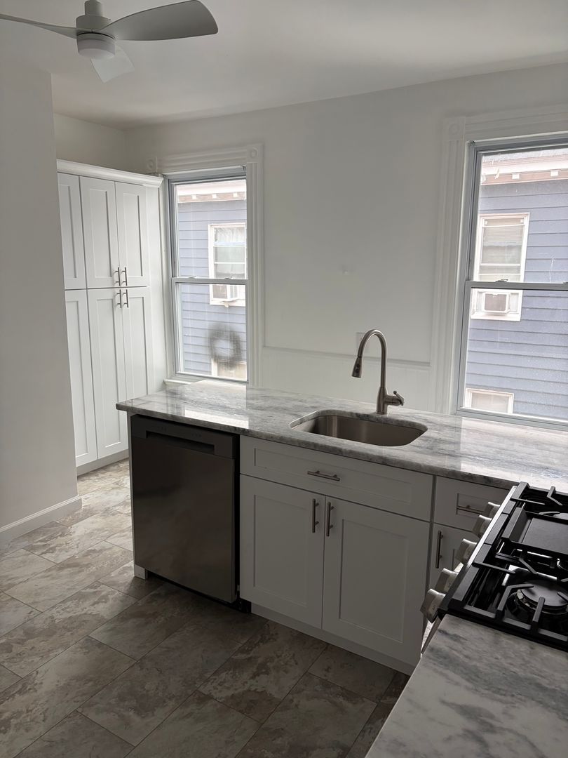 New Haven Apartment: 192 Foster Street