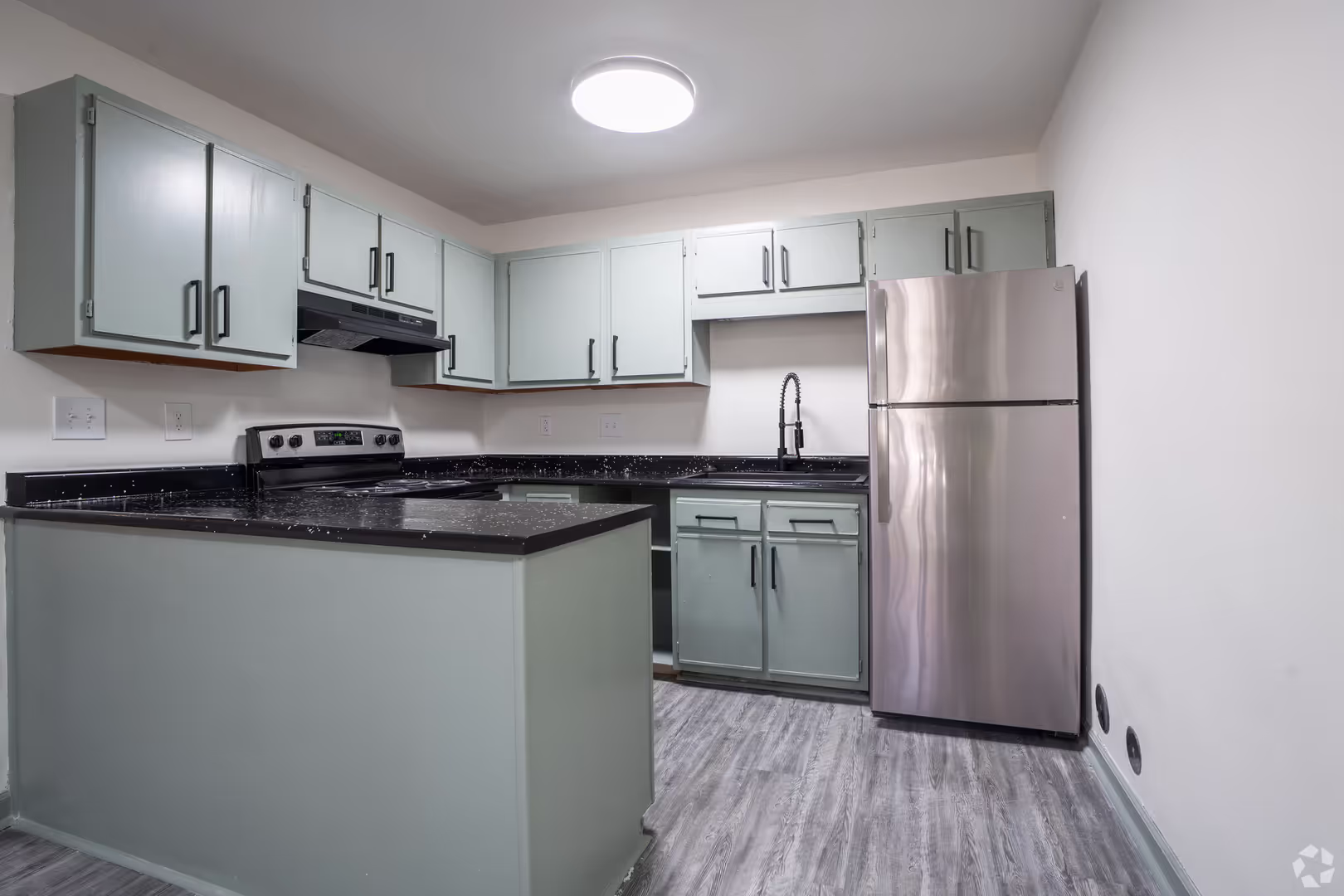 Camden Pointe Apartments 3 of 10